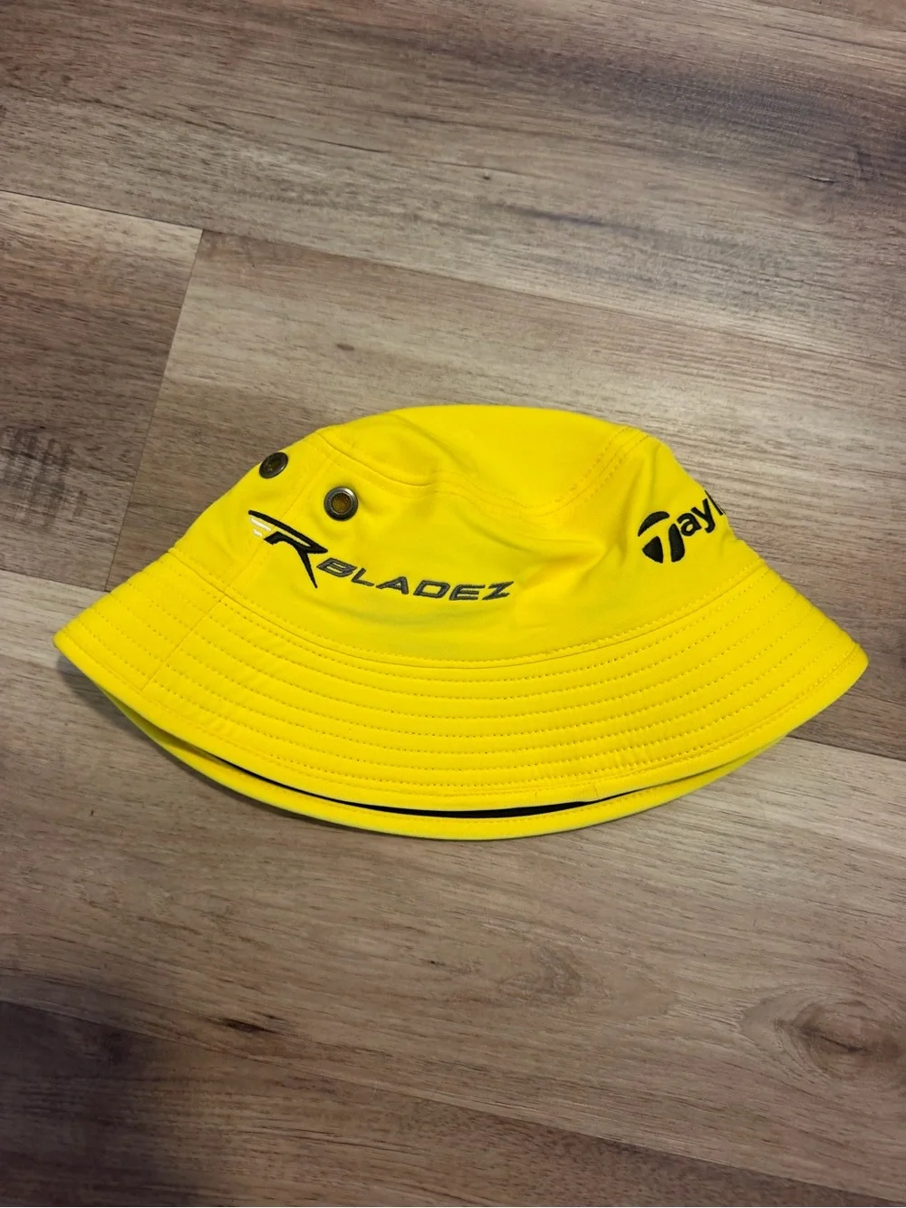 TaylorMade #onebucket Rbladez Yellow Bucket Hat S/M